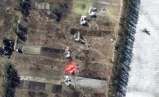 지난 11일 우크라이나를 포격하는 러시아 포병대대를 촬영한 맥사 테크놀로지사의 위성 사진 (사진 출처 : 맥사 테크놀로지)