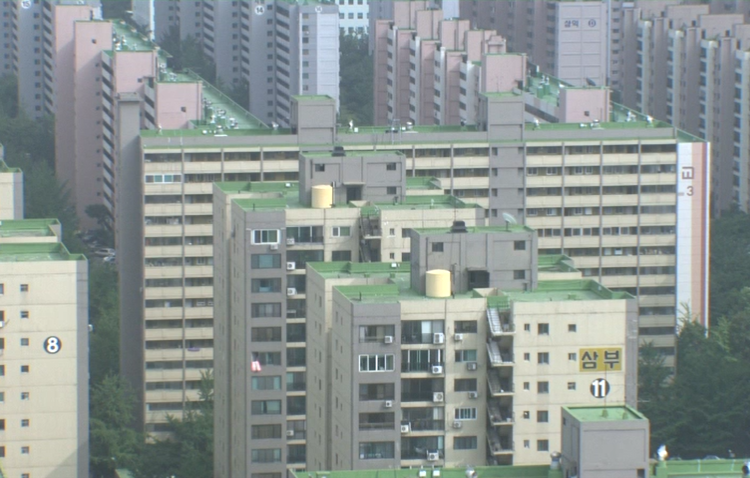 1975년과 1976년 분양한 서울 여의도 삼부아파트 전경. 한 후보자 부인이 해당 아파트 20평대 2채를 잇따라 사들였다.