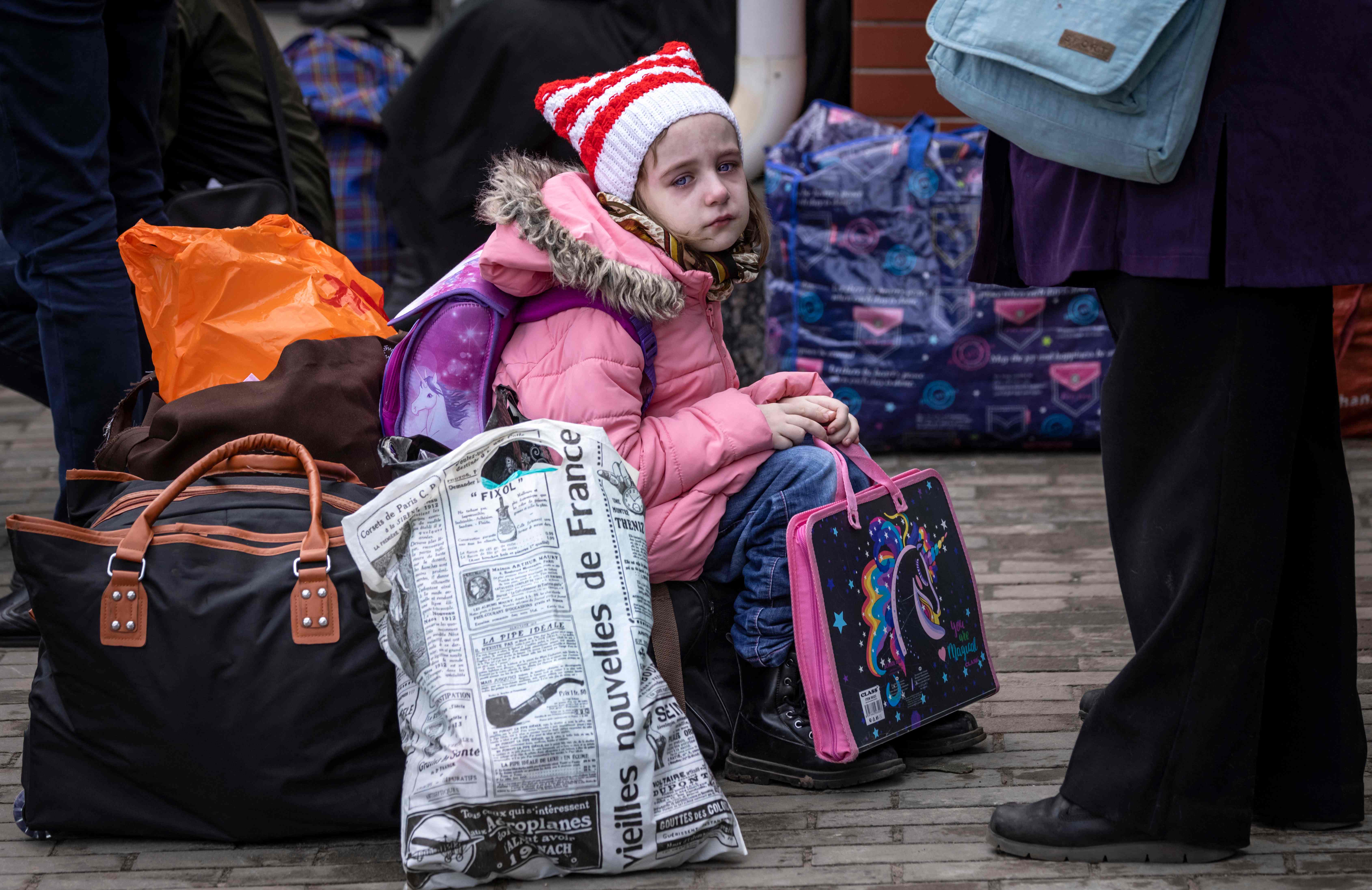 지난 3일 우크라이나 동부 도시 크라마토르스크에서 피난 열차를 기다리는 어린이