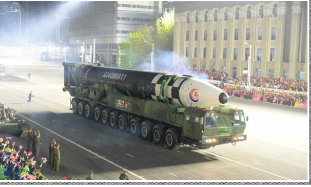 NHK  보도“어젯밤 북한 열병식에 등장한 ‘화성 17형’ ICBM” (사진/노동신문)