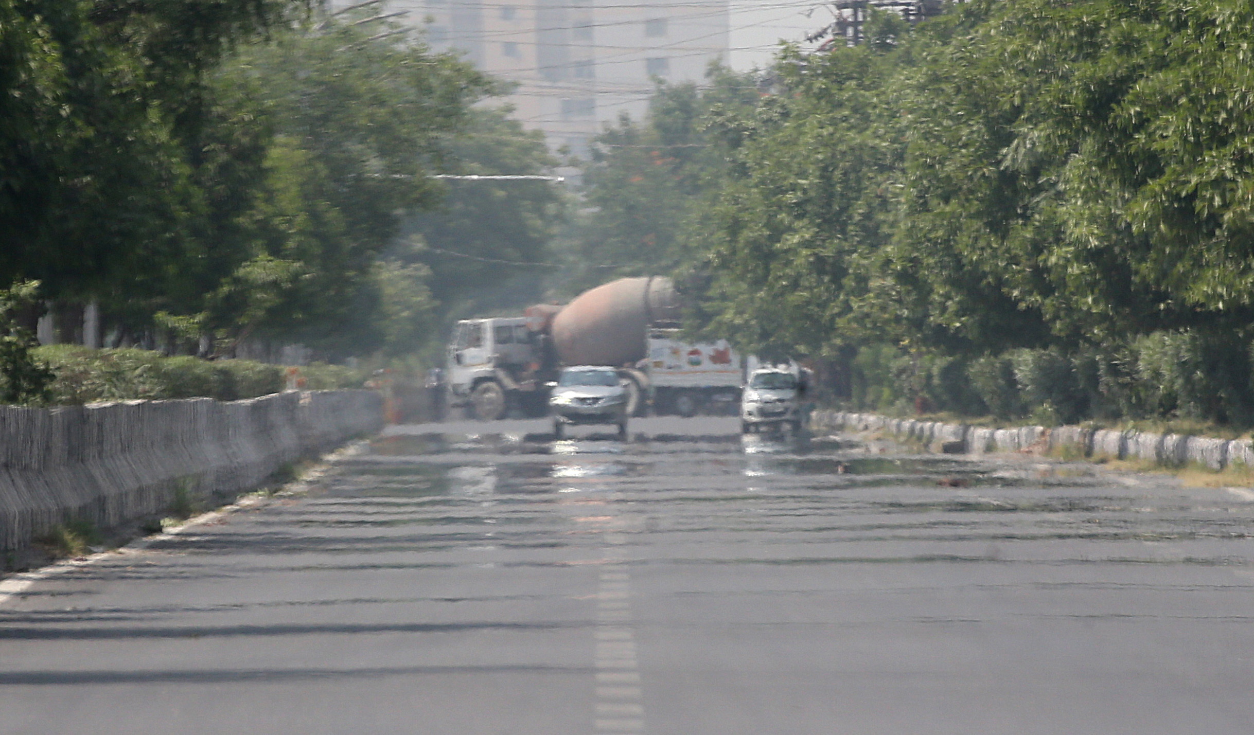 지난달 지열로 뜨거워진 인도 뉴델리 거리의 모습