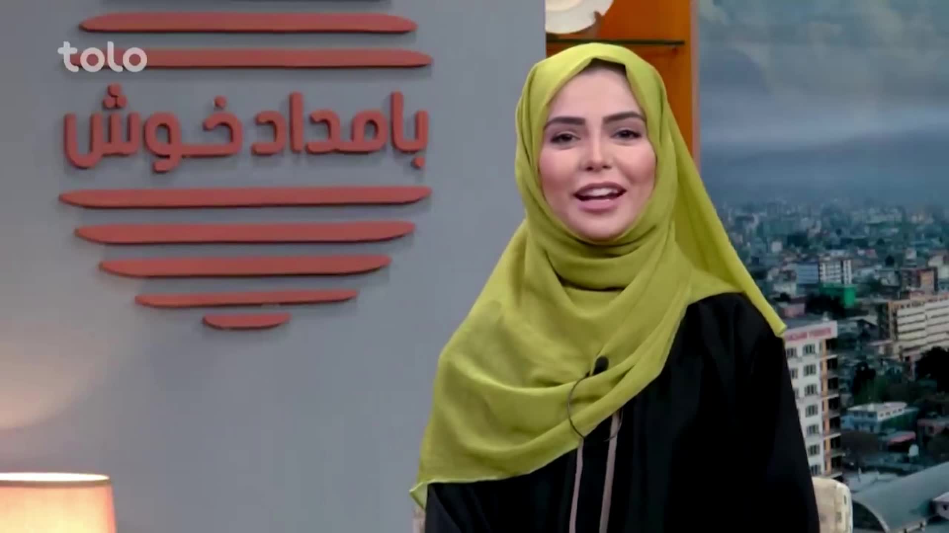여성 앵커의 얼굴을 가리는 조치가 시행되기 이전인 지난해 9월, 톨로뉴스의 아침 방송에서 여성 앵커가 히잡을 착용한 채 프로그램을 진행하는 모습.