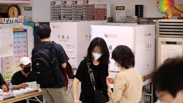서울 광진구 화양동 제5투표소는 안경점에 설치됐다