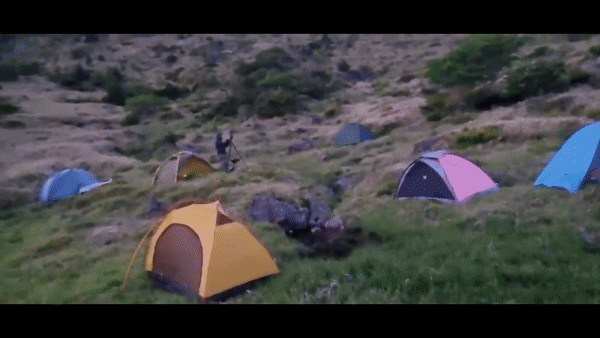지난 17일 밤 8시쯤 한라산 1,600m 남벽통제소 인근에서 불법 야영을 하는 등산객들 (제공:한라산국립공원관리사무소)