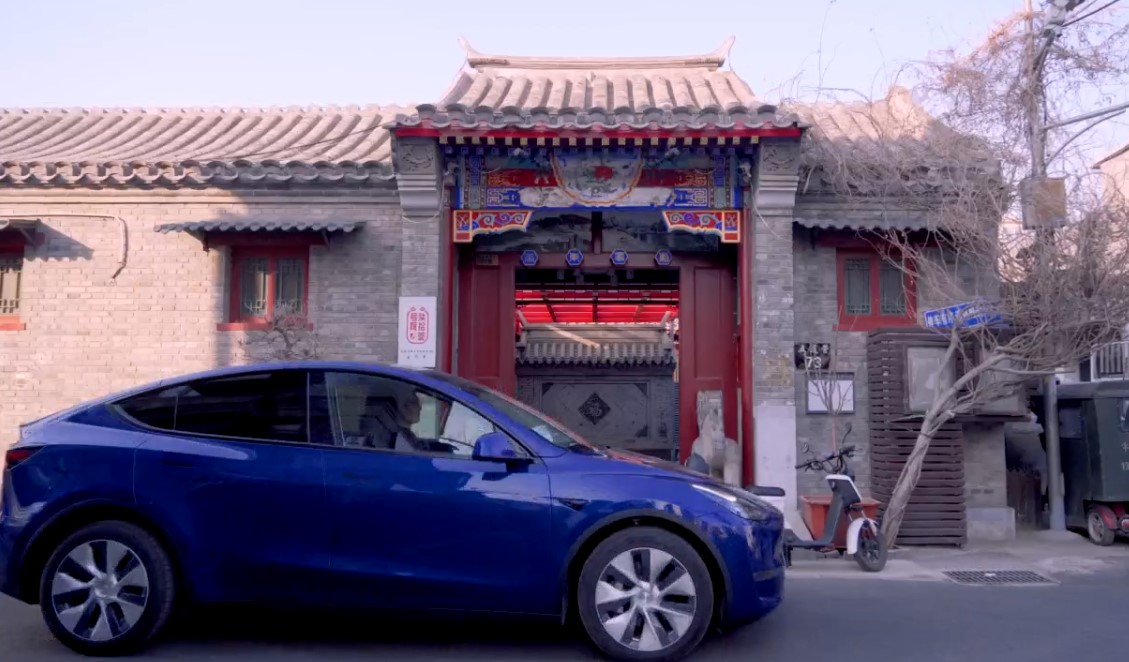 테슬라 전기차가 베이징 도심을 달리고 있다. (출처: 테슬라 홍보 영상)
