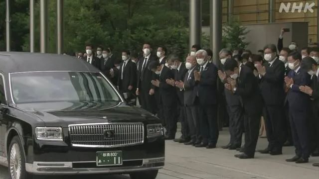 일본 총리 관저에 들어선 아베 전 총리의 운구차