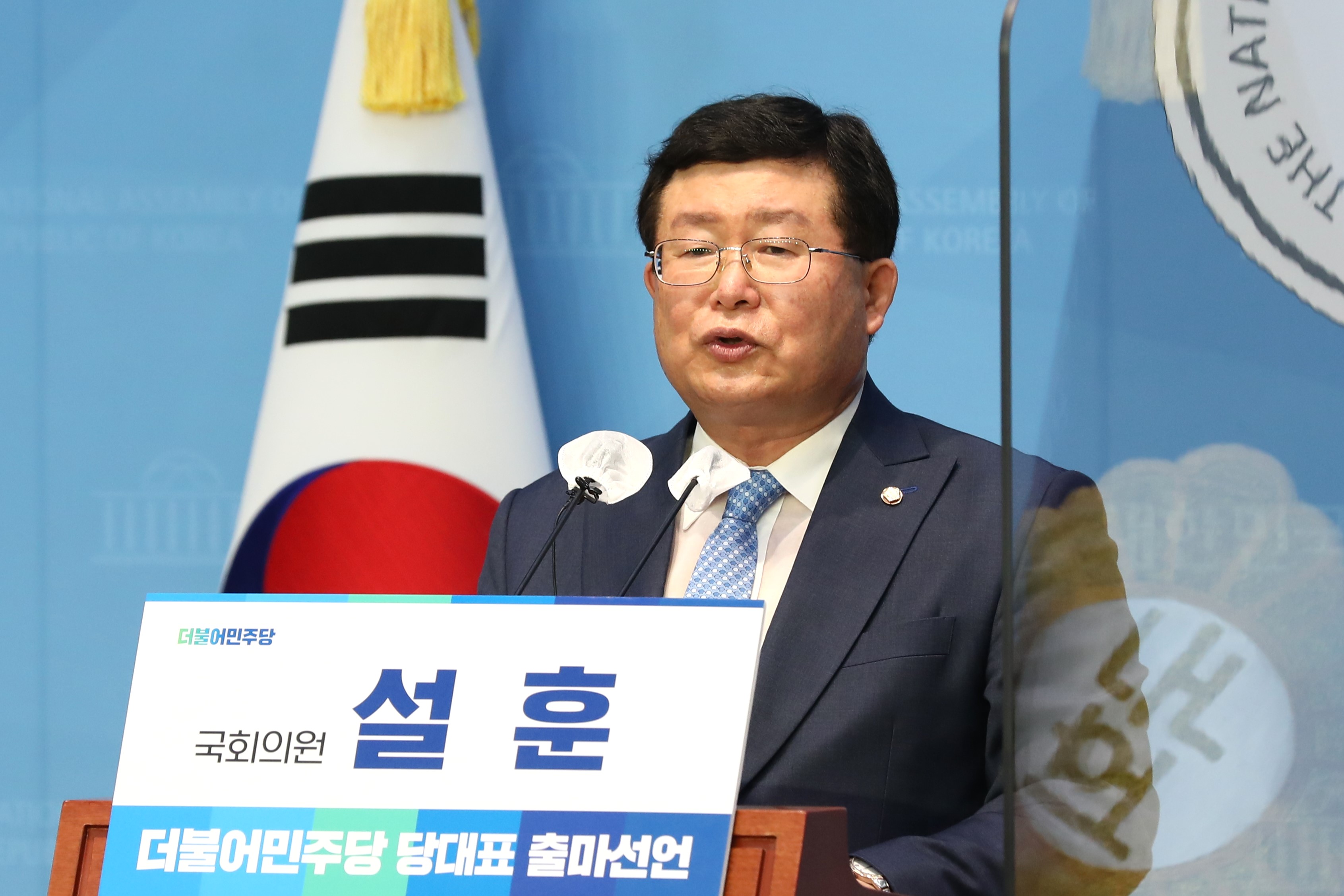 더불어민주당 설훈 의원이 17일 오후 서울 여의도 국회 소통관에서 당 대표 출마 선언 기자회견을 하고 있다.