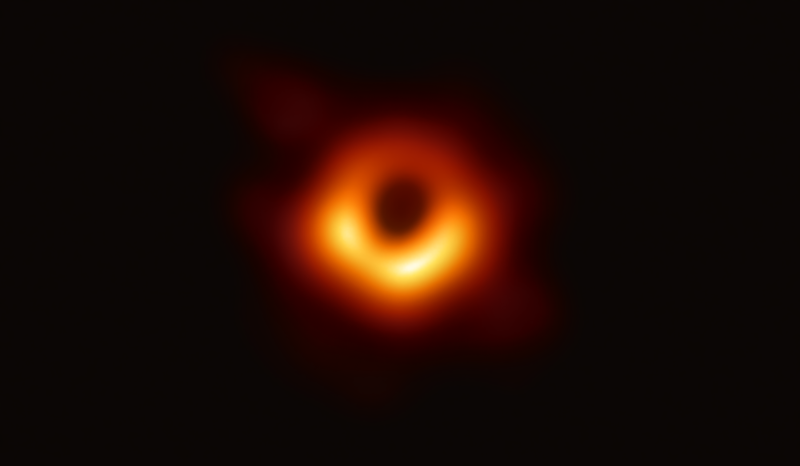 2019년 공개된 M87 블랙홀