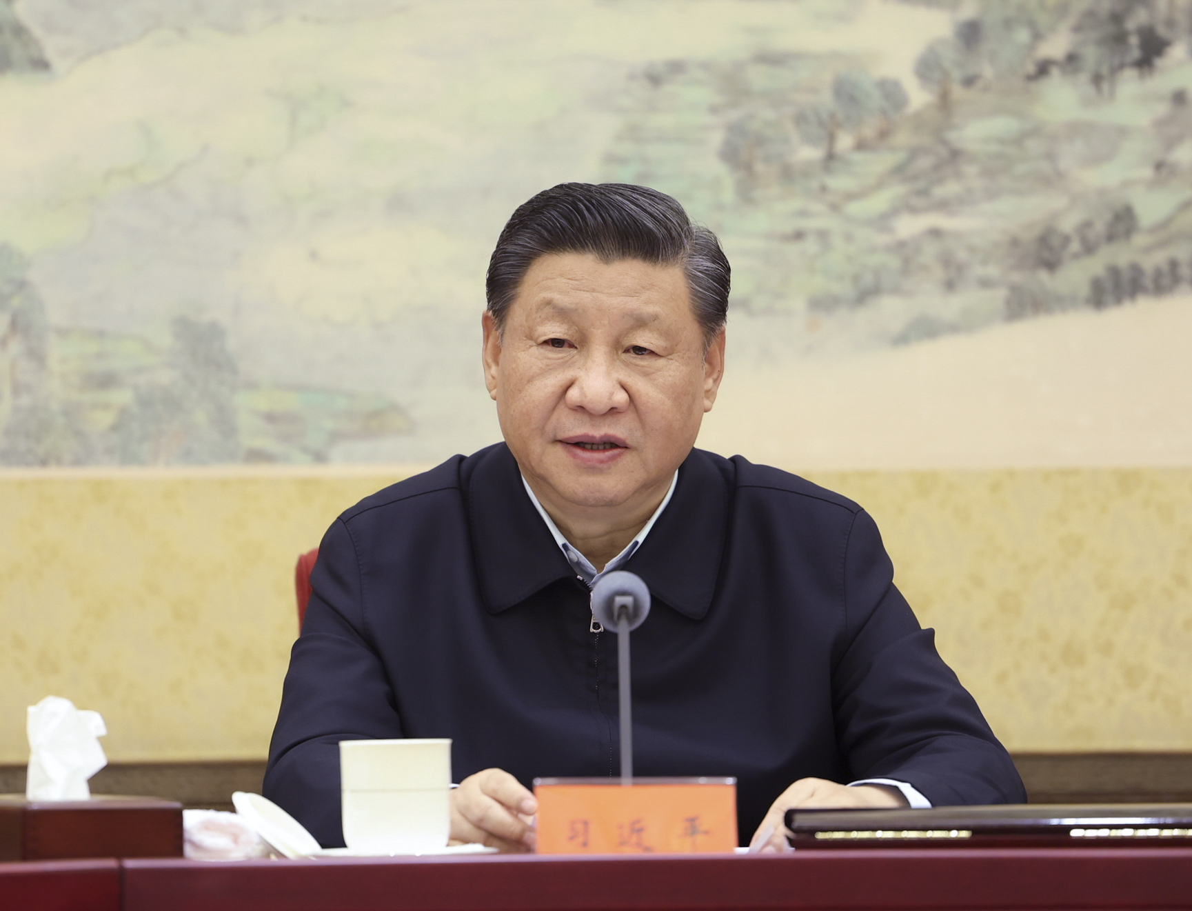 중국 공산당 정치국 회의를 주재하는 시진핑 中 국가주석. 2021년 12월   (출처: 신화=연합뉴스)