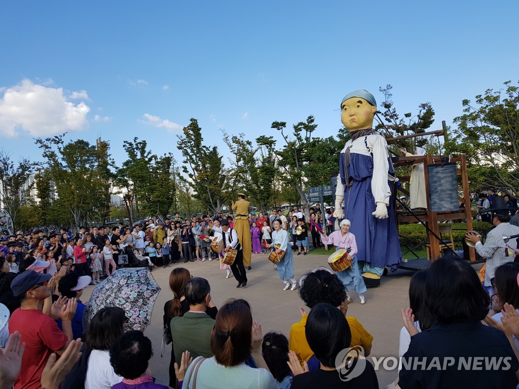 목포 관광 활성화 기대…목포시 “관광객 2천만 명 유치 목표”(출처 : 연합뉴스)