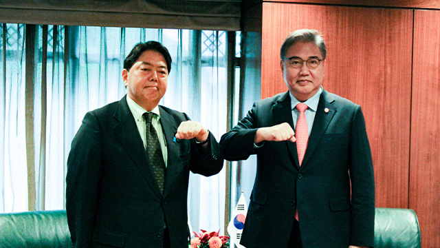 현지시각 19일 미국 뉴욕에서 만남 박진 외교장관(오른쪽)과 하야시 요시마사 일본 외무상. (사진/연합뉴스)