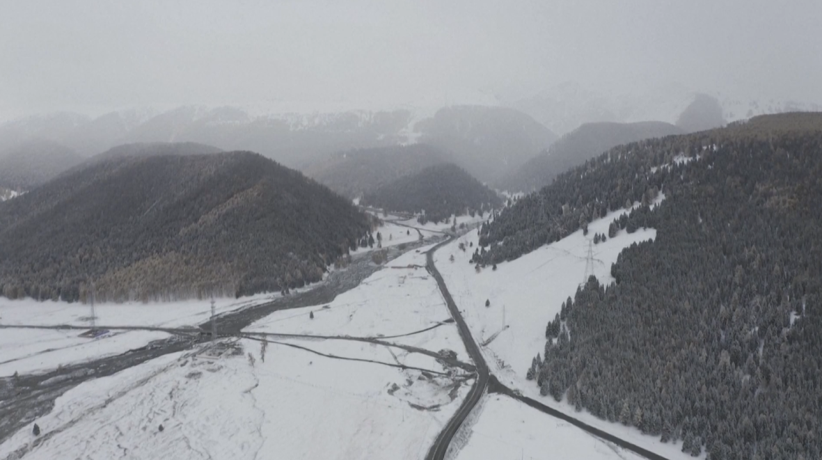 10월 들어 큰 눈이 내린 신장위구르 지역 (출처: 중국 관영(CC)TV )