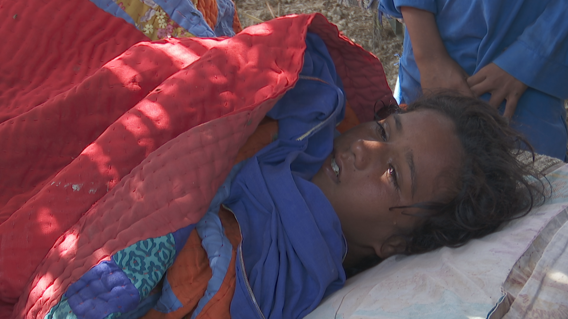 말라리아에 걸렸지만, 교통비가 없어 병원에 가지 못하고 감기약으로 버티고 있는 아이
