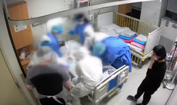 약물 과다 투여 사고 이후 응급처치를 하고 있는 의료진들. 제주대병원 내부 CCTV 화면