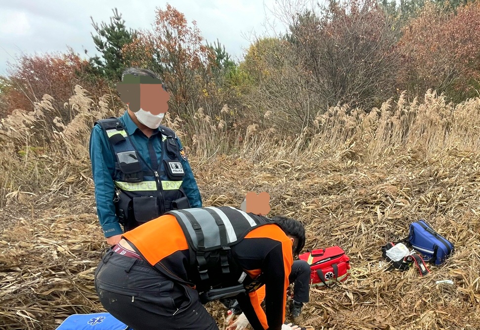 12일 충남 서산의 한 갈대밭에서 엽사가 동료를 멧돼지로 오인해 총으로 쏴 숨지게 했다.