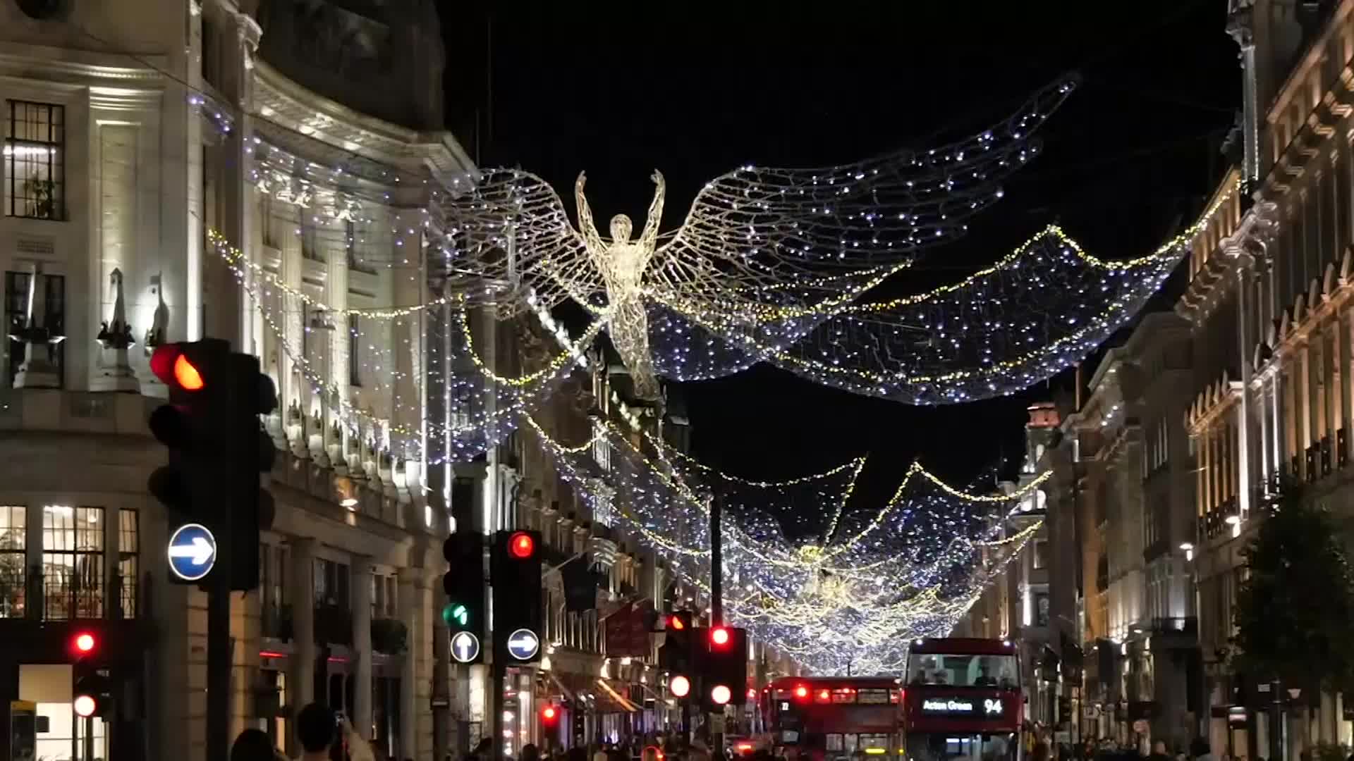 크리스마스 장식을 한 영국 런던의 거리 / AP