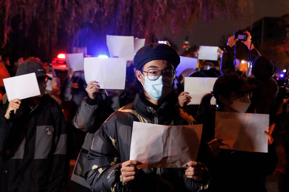중국 베이징 시내에서 열린 백지 시위 모습 / 로이터통신