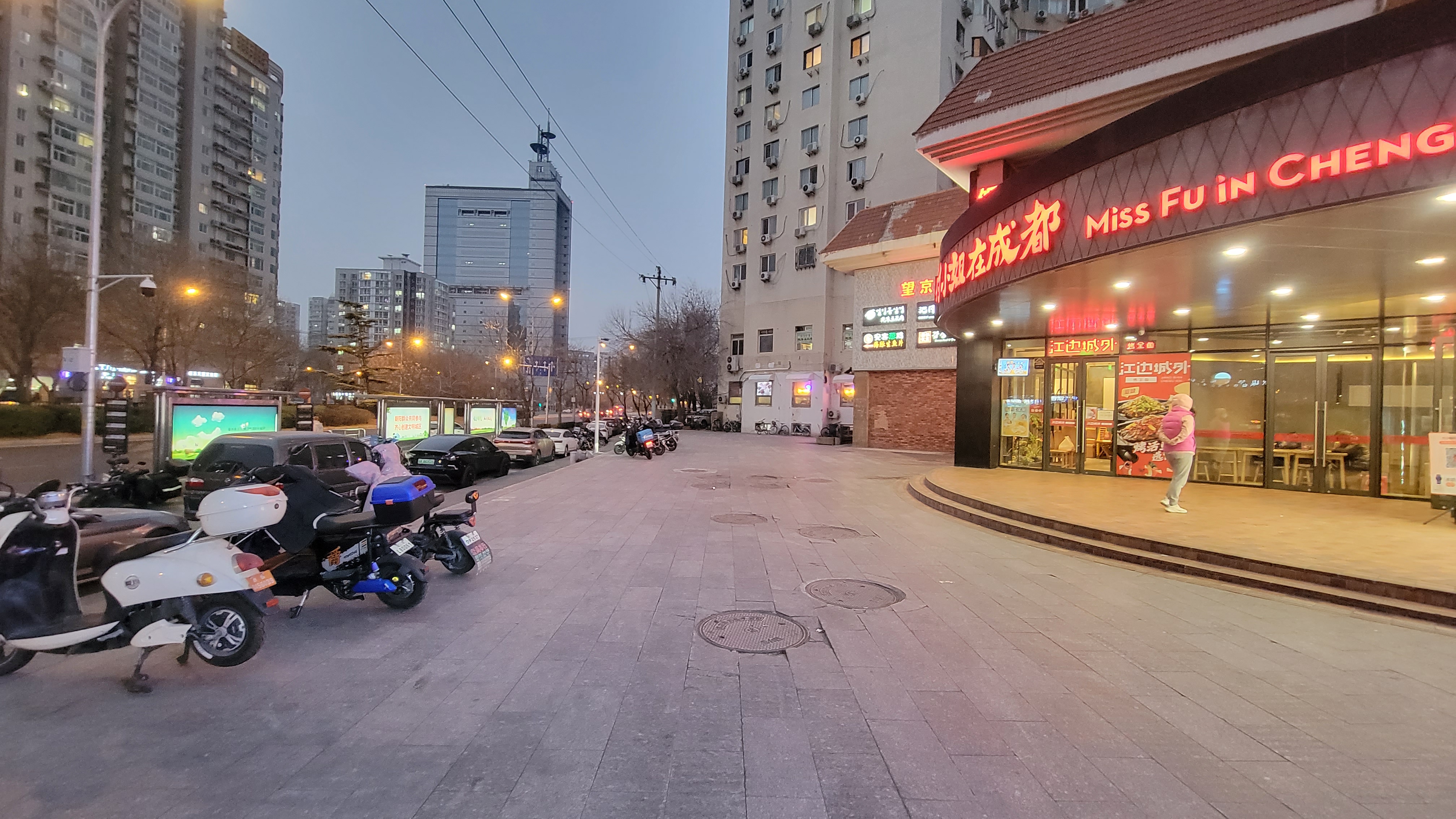 인적을 찾기 힘든 베이징 왕징 음식점 상가  주변, 22년 12월 9일  (촬영: 김민성 기자)