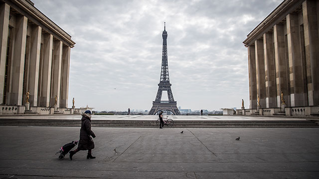 2020년 3월 코로나19 봉쇄 당시 프랑스 에펠탑 앞