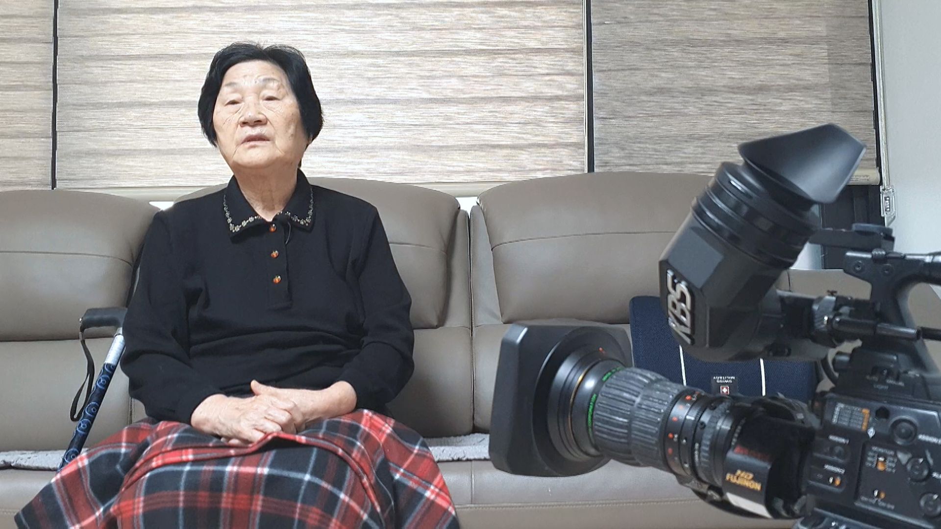 KBS와 인터뷰 중인 故 문재학 열사의 어머니 김길자 씨