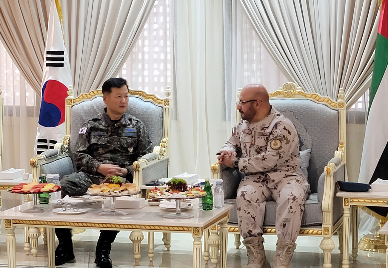 정상화 공군참모총장이 지난해 12월 UAE를 찾아 양국 공군의 교류협력 발전 방안에 대해 논의했다. 사진 출처 : 공군