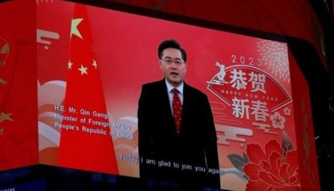 미국프로농구 NBA 경기장 전광판에 등장한 친강 중국 외교부장. (출처: 바이두)