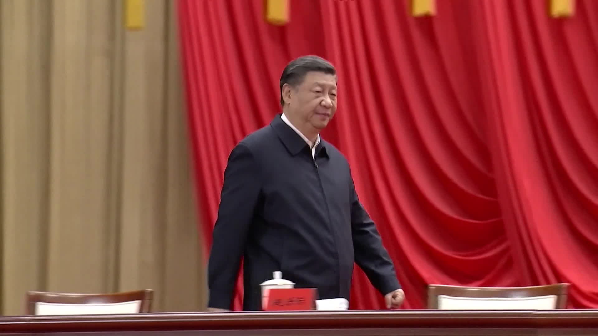 7일 공산당 중앙당교에서 연설하기 위해 입장하는 시진핑 중국 국가주석(KBS 뉴스광장 캡처)