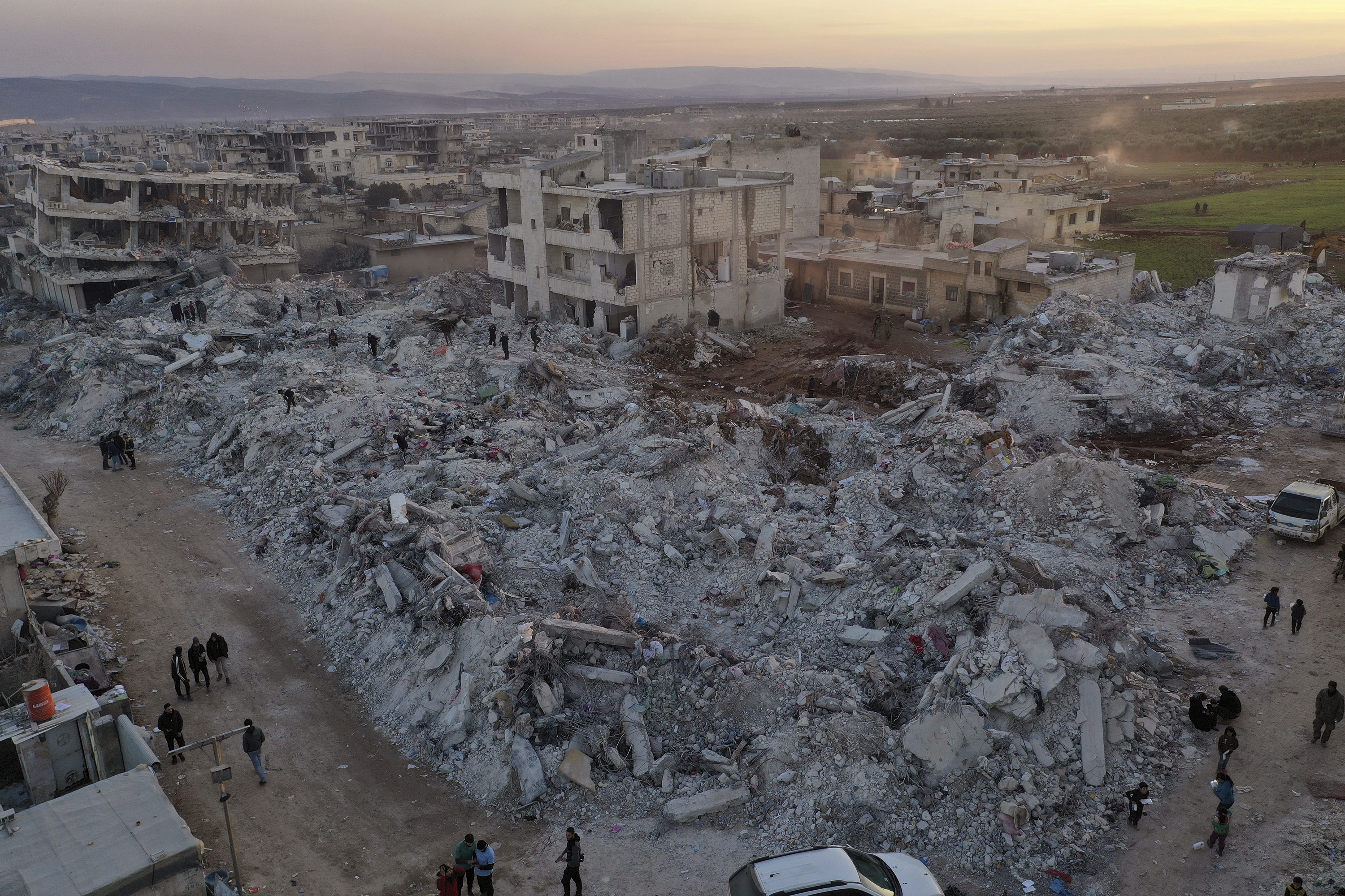 9일 시리아 알레포주 진데리스에서 건물들이 무너져 있는 모습.