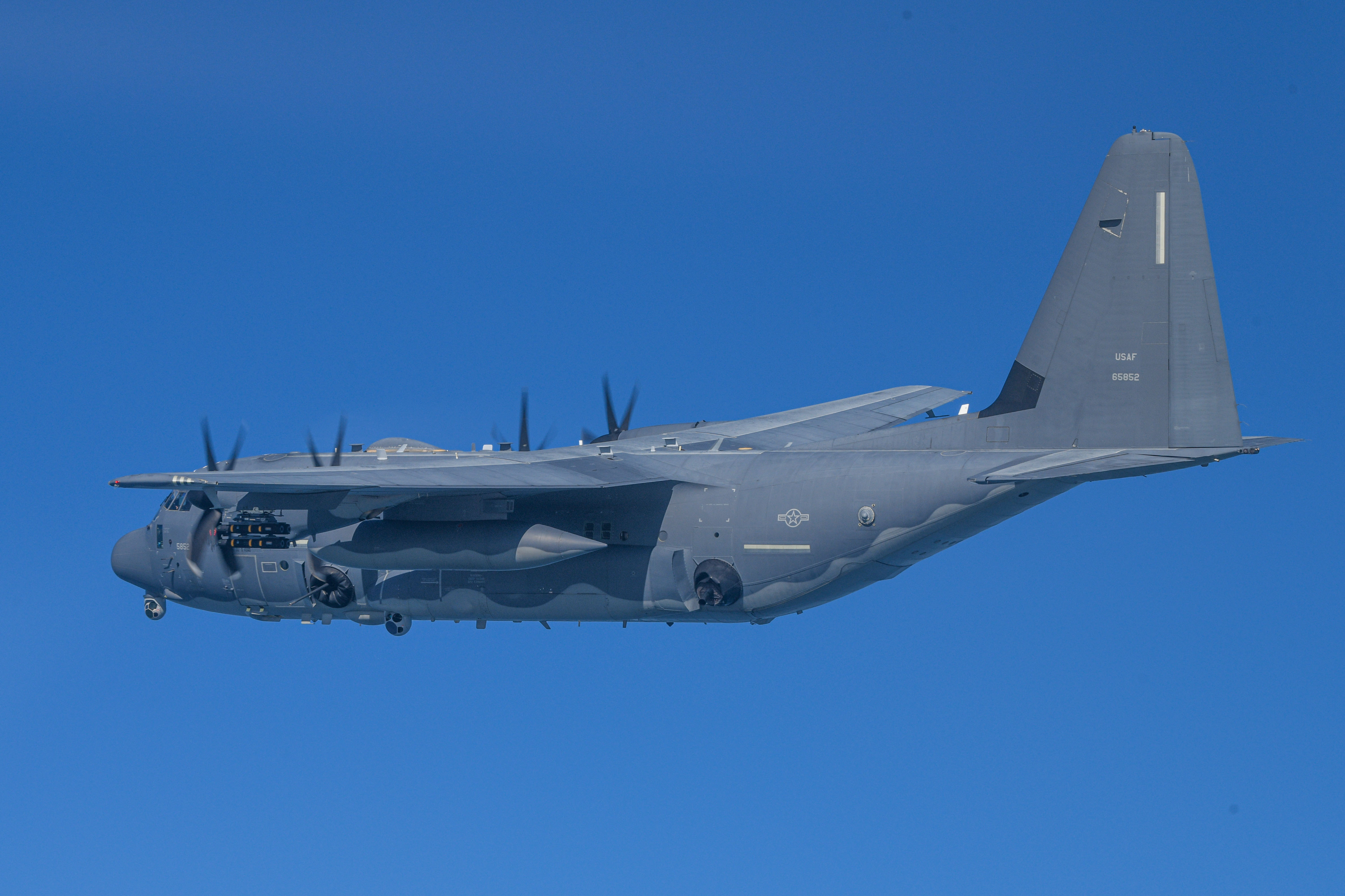 지난달 27일 한미 연합 특수작전 훈련에 투입된 A C-130J가 임무를 수행하고 있다 (사진 출처 : 합동참모본부)