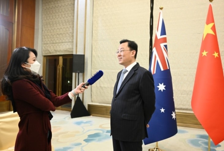 셰펑 중국 외교부 부부장이 중국 관영 CGTN과 인터뷰를 하는 모습. 셰펑 부부장의 신임 주미 대사 임명은 기정사실로 여겨지고 있다. (출처: CGTN)