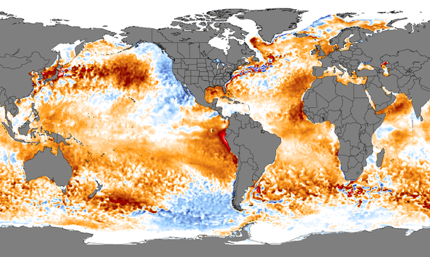 미국 국립해양대기청(National Oceanic and Atmospheric Administration)의 데이터를 토대로 한 세계 바다 지도. 붉은색은 4월초 해수 표면 온도가 평년보다 높은 지역을 나타낸다. (출처: 영국 일간지 가디언, 그래픽: 미국 메인 대학교)