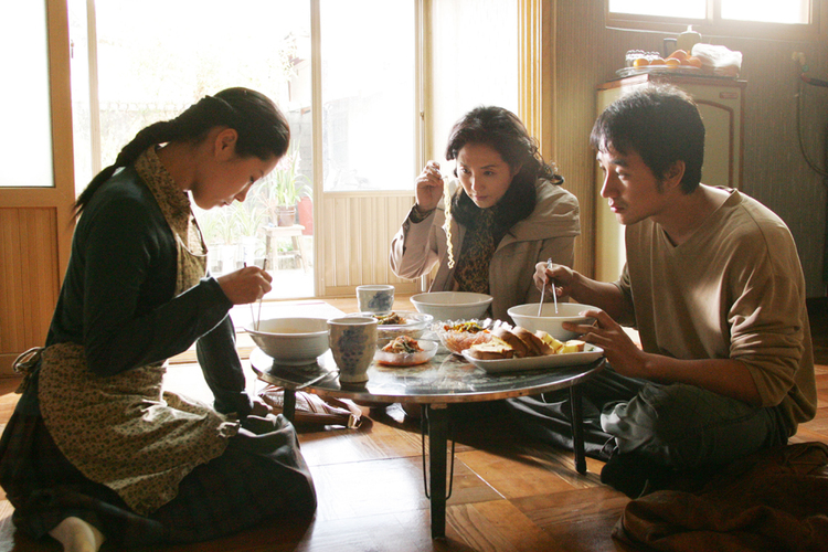 영화 ‘가족의 탄생’ 속 한 장면. 롯데쇼핑(주)롯데엔터테인먼트 제공.