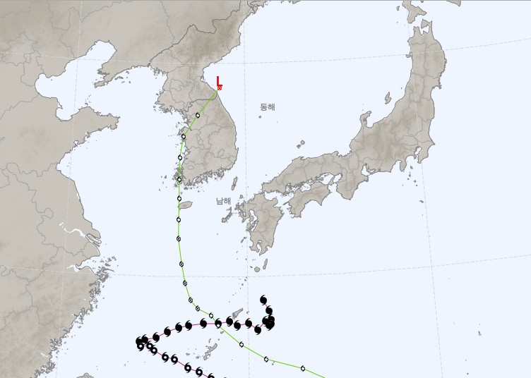  한반도를 강타한 ‘카눈’들 녹색선은 2012년 7월 카눈, 검은 태풍 표시는 현재 북상 중인 2023년 ‘카눈’