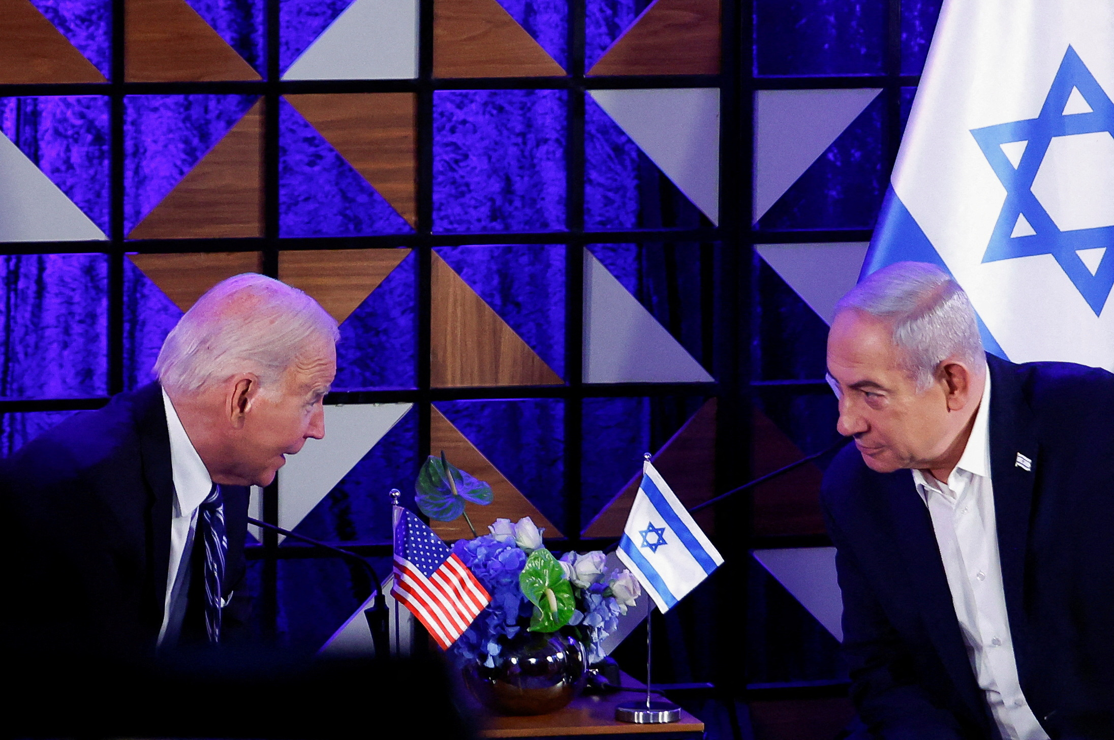  바이든 미국 대통령이 현지 시간 18일 이스라엘을 방문한 모습 (사진 출처: EPA)