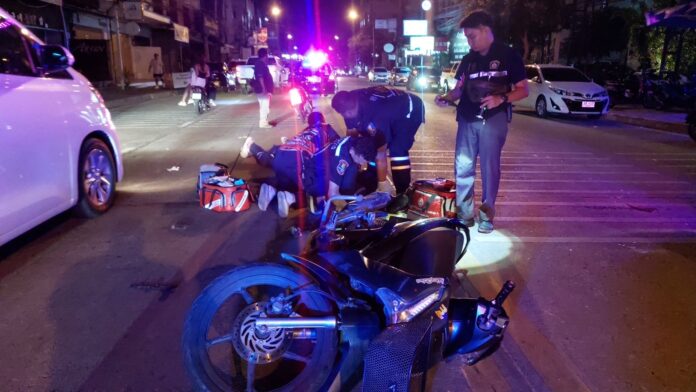 현지시각 16일 새벽 발생한 오토바이 충돌사고 현장. 오토바이 한 대에 타고 있던 한국인 2명이 부상을 입었다(사진출처:태국 카오솟)