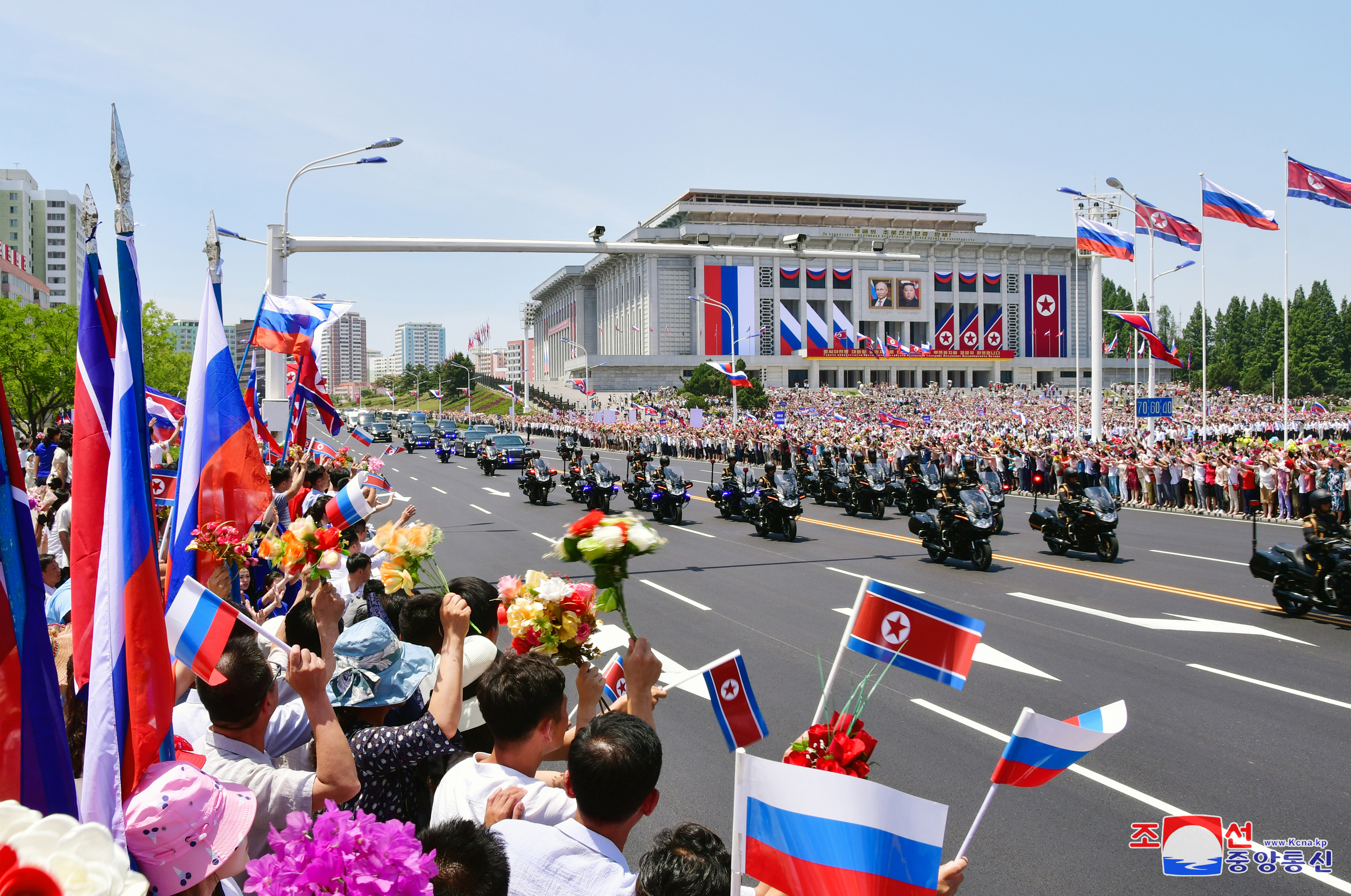 지난 19일 북한 평양 김일성광장에서 열린 푸틴 러시아 대통령 환영식  (사진=조선중앙통신)