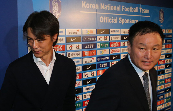 지난 2014년 브라질월드컵 이후 홍명보 당시 감독(왼쪽)과 허정무 부회장은 동반 사퇴했다.
