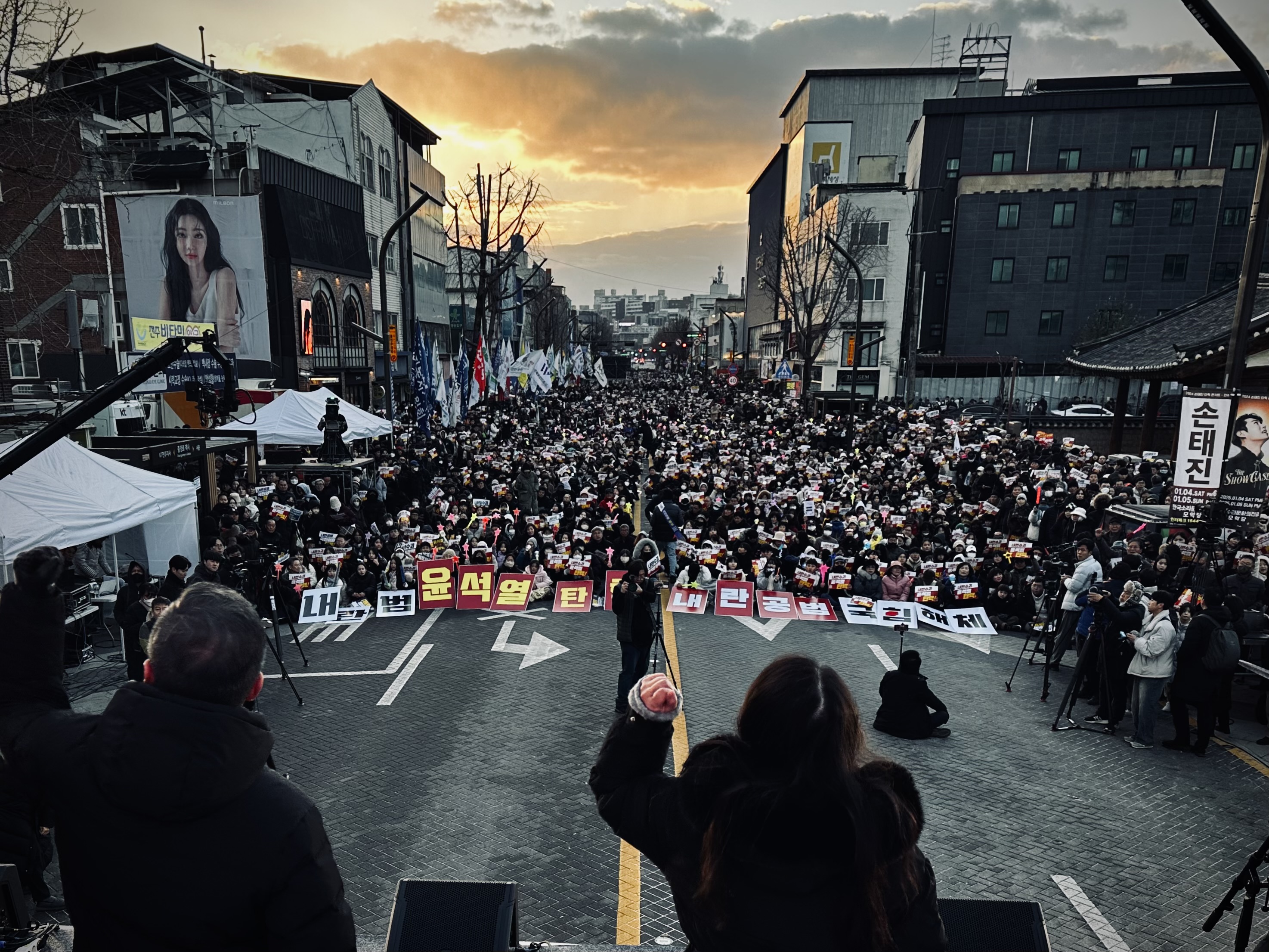 어제 오후, 전북 전주시 풍패지관 앞에서 열린 ‘전북도민대회’