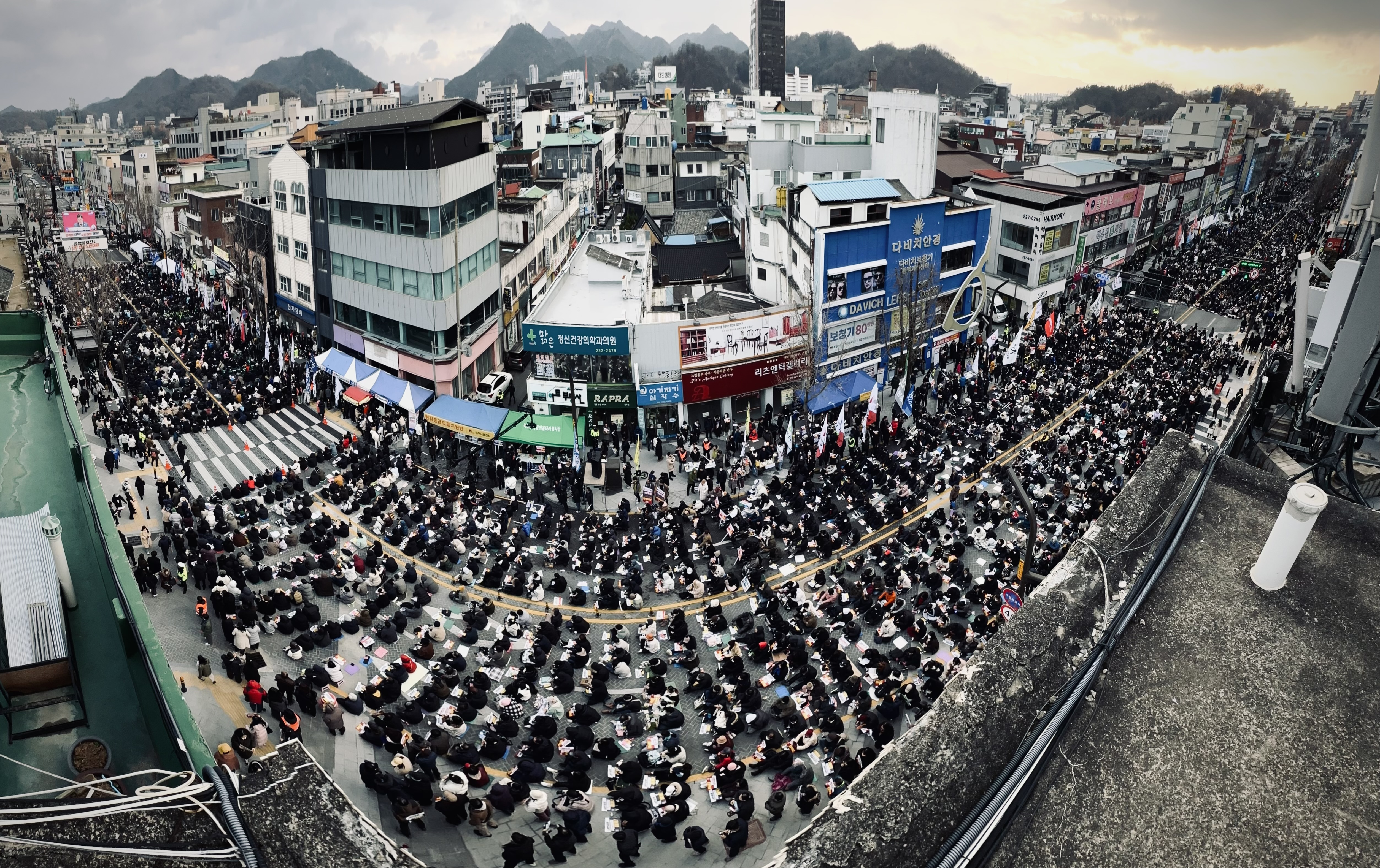 700m 집회 구간이 참가자들로 가득 찼습니다.