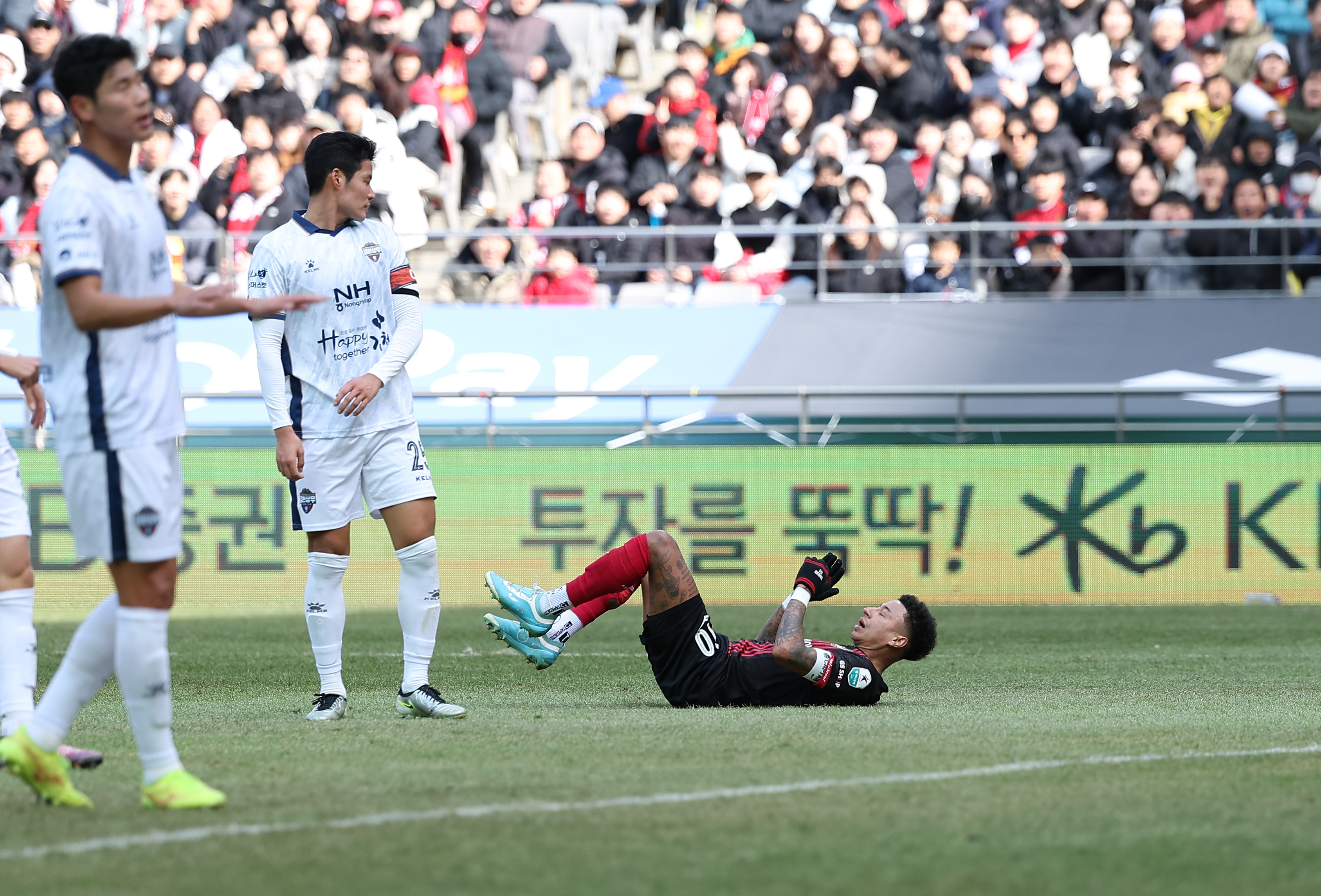 K리그 논두렁 잔디 문제, 축구협회가 나서야 하는 이유