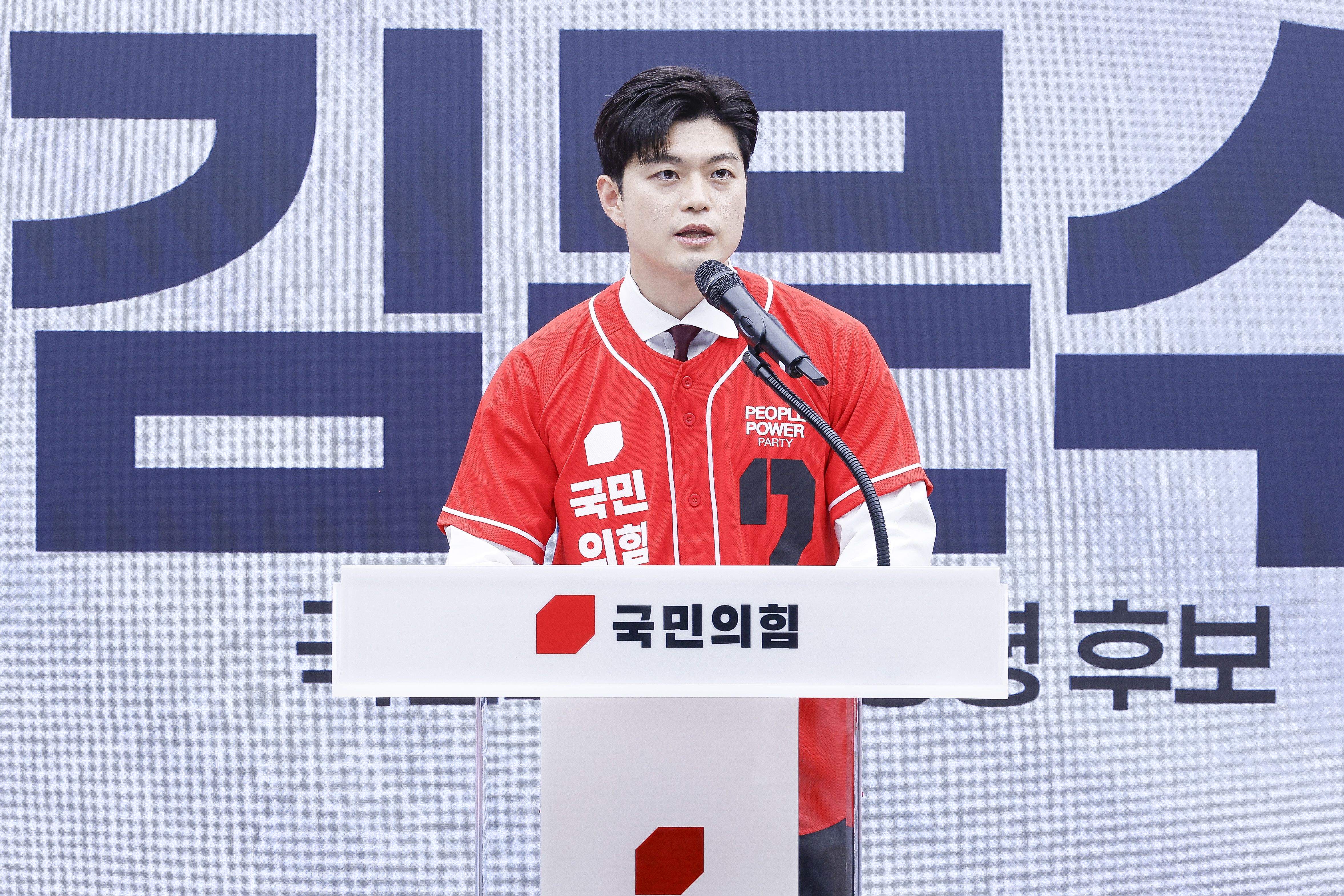 ‘놀랄 변화’ 예고한 김용태 신임 비대위원장…‘尹거취·정치개혁’ 결단할까?