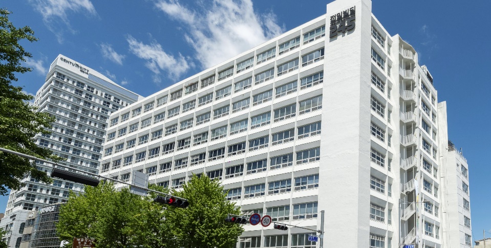 광주 동구 금남로 옛 전남도청 앞에 있는 전일빌딩245.