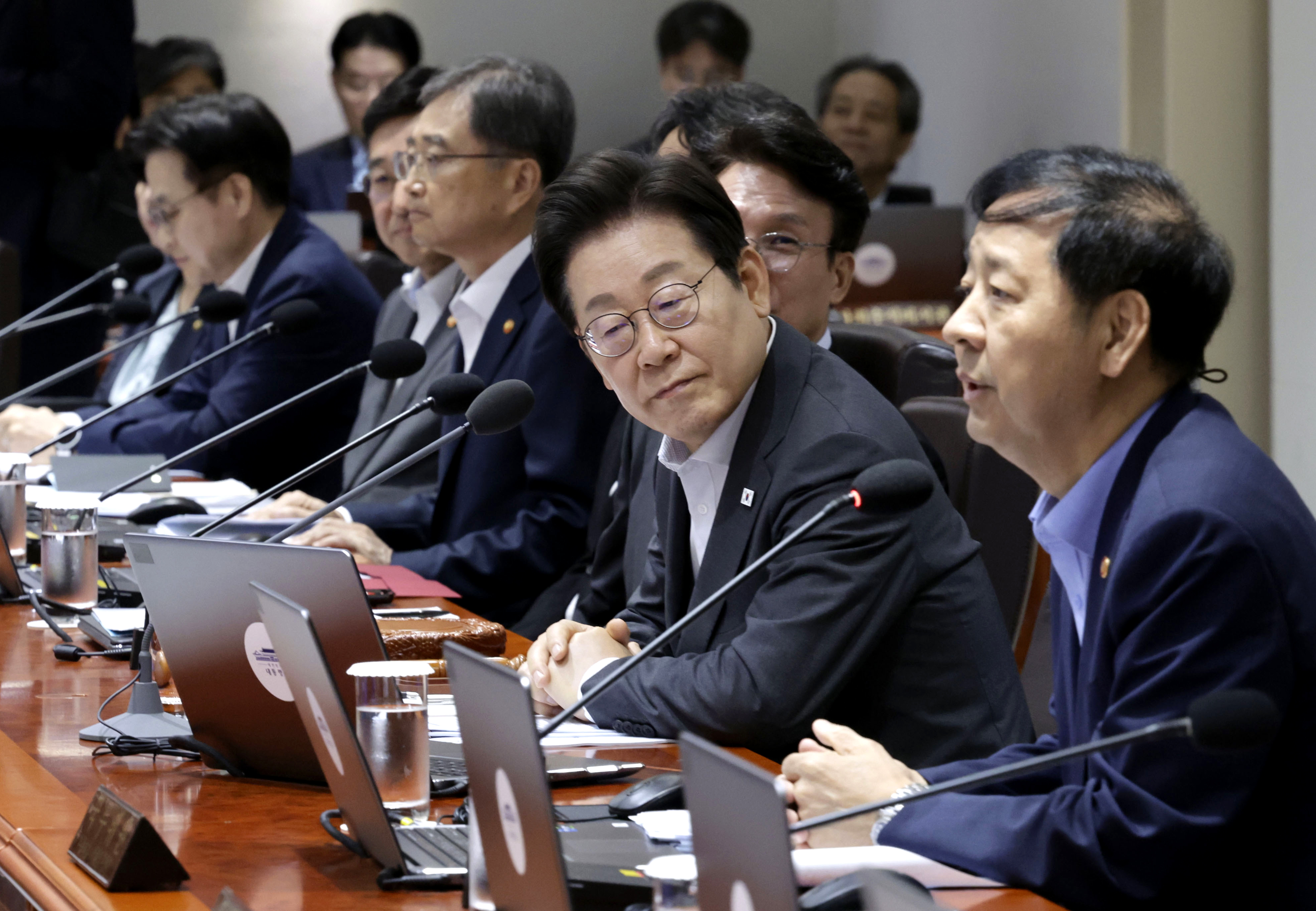 “너무 썰렁한데 소회 한마디씩”…완전체 내각 언제쯤? 