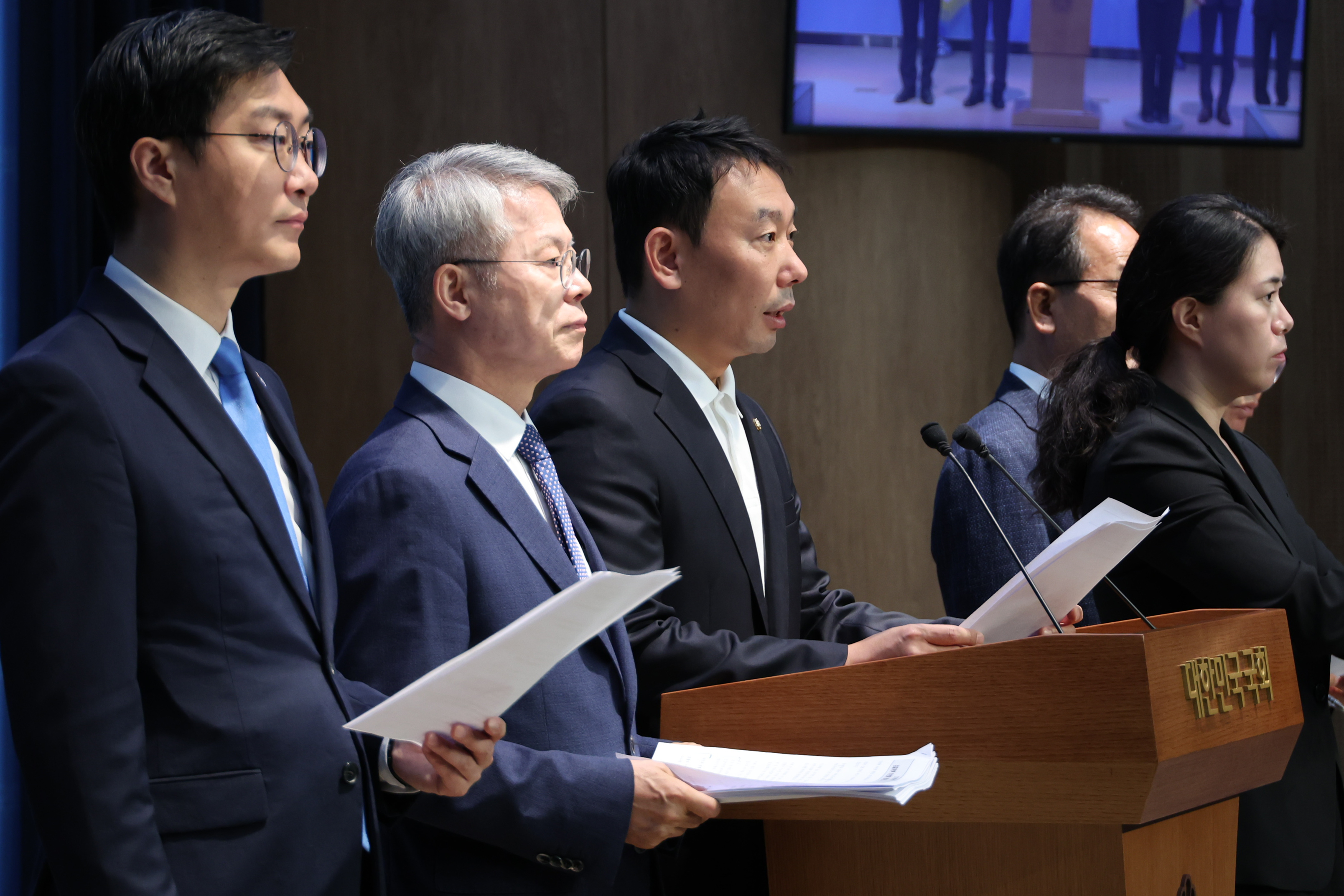더불어민주당 김용민·민형배·장경태 의원은 지난 6월 11일 이른바 ‘검찰개혁 4법’을 발의했습니다.