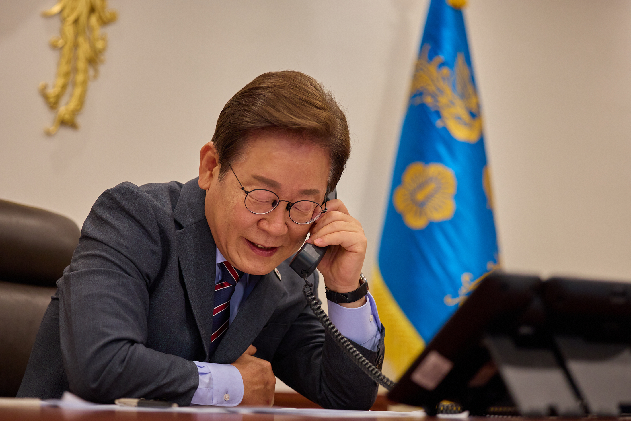대통령은 베트남을 왜?…근로자 인센티브·과거사까지 언급 