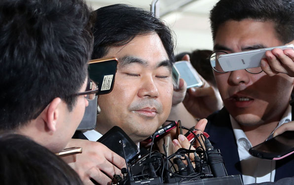 피의자 신분의 진경준 검사장
