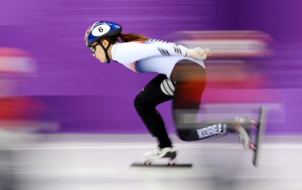지난 10일 강릉 아이스아레나에서 열린 2018 평창동계올림픽 쇼트트랙 여자 500m 예선 경기를 앞두고 최민정이 몸을 풀고 있다. [사진출처:연합뉴스] 