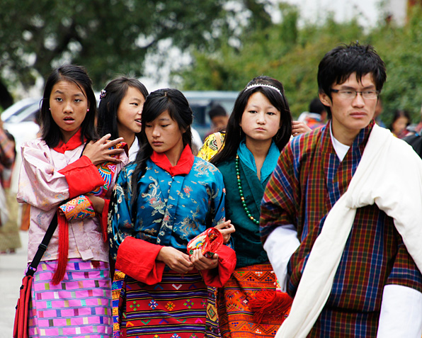 부탄의 전통복장, 고(gho)와 키라(kira)