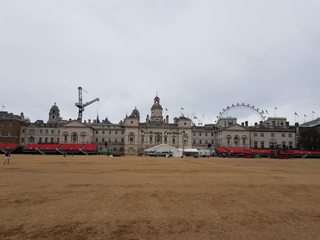 호스 가즈(Horse Guards) 앞 광장. 관람대 설치 등 열병식 준비에 한창이다.