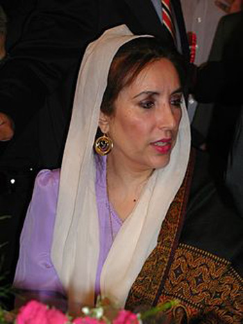 이슬람 국가에서는 처음으로 여성 총리로 선출된 베나지로 부토 파키스탄 전 총리 (사진=위키피디아)